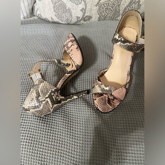 Heels - Picture 3 of 3